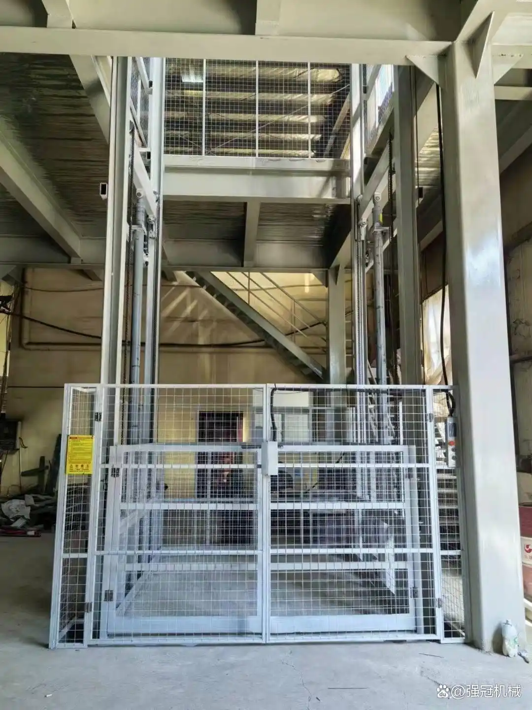 泰安液压升降货梯能量转换过程_液压泵高压油路控制原理_升降货梯的钢丝如何更换