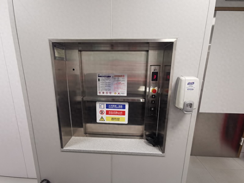 意外:酒店杂物电梯